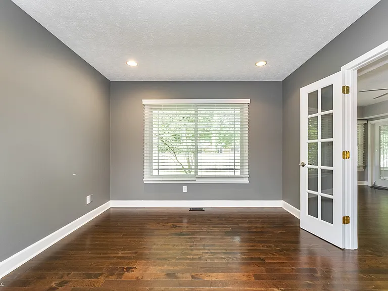 13738 Roswell Dr — Photo 14