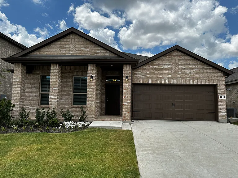 2244 Dyre Dr — Photo 1