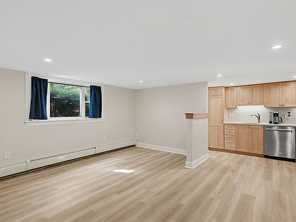 4th image of 49 Colborne Rd APT B1