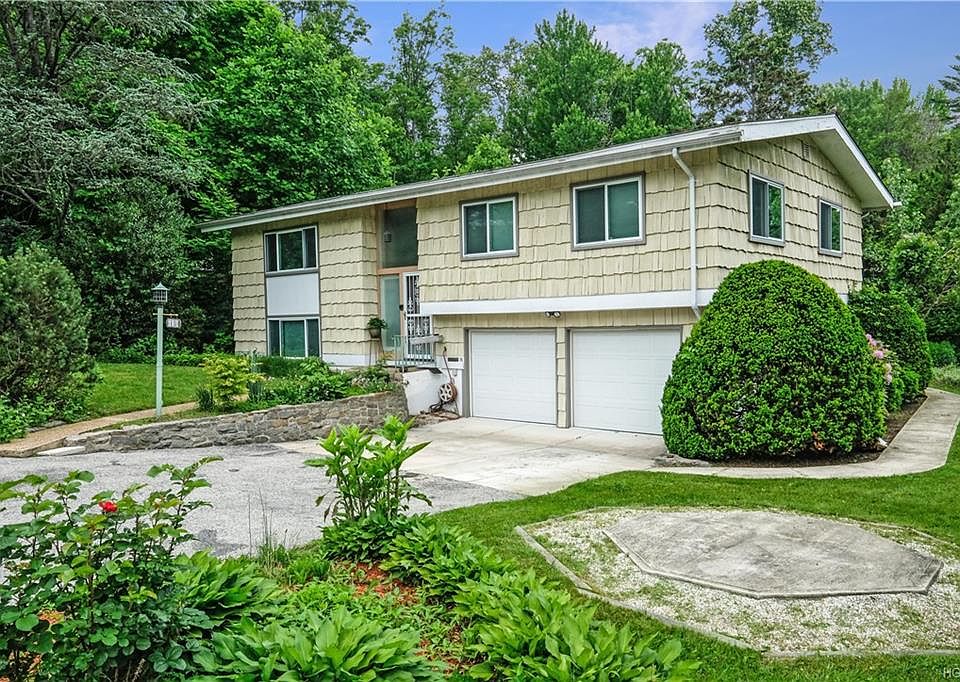 1st image of 15 Brookdell Dr