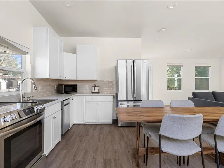 1411 Fairfield Dr — Photo 4