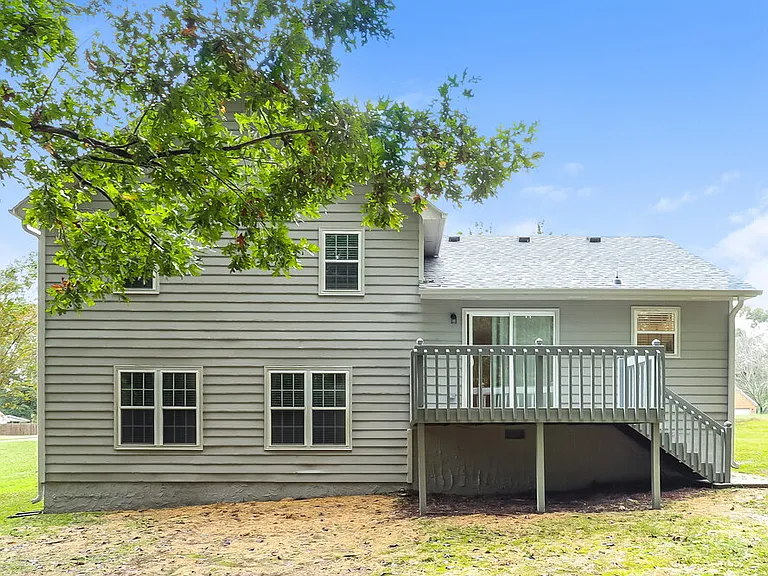 233 Northbridge Dr — Photo 17