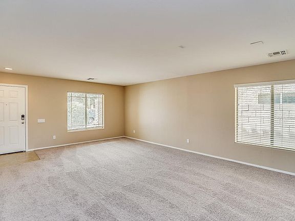 4th image of 43616 W Elizabeth Ave