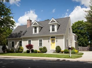 50 Pleasant St, Medfield, MA 02052