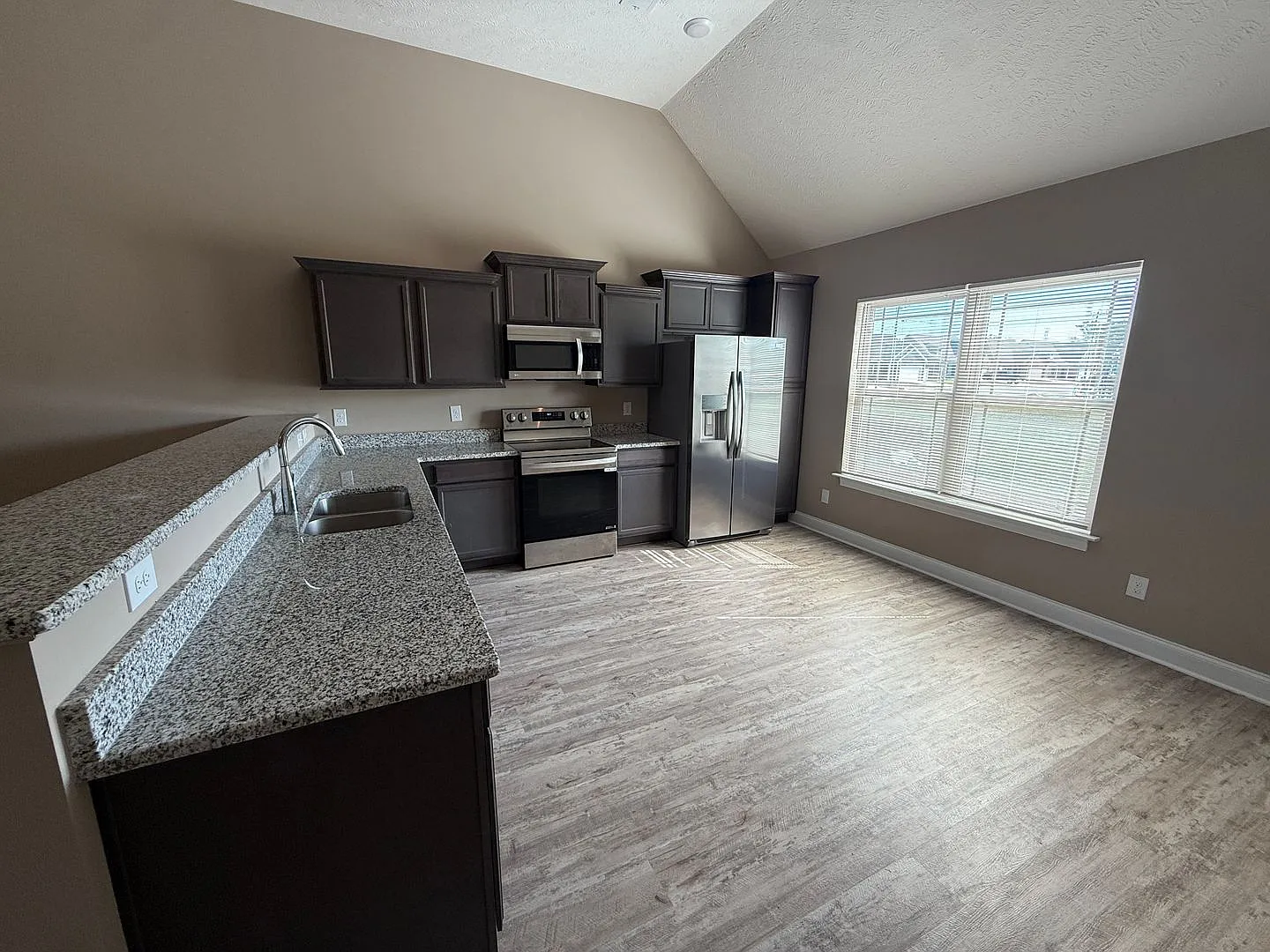 Like-New 4-Bedroom Home with 2-Car Garage in Christiana! — Photo 3