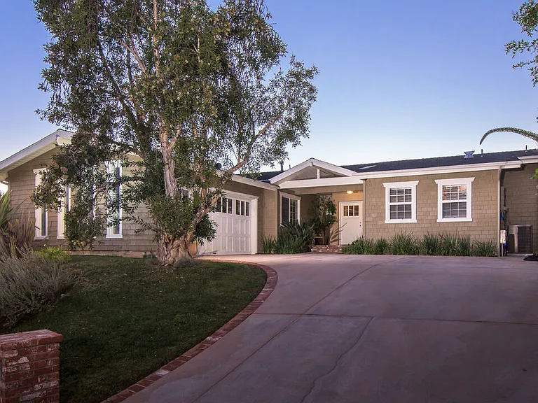 843 Enchanted Way — Photo 32
