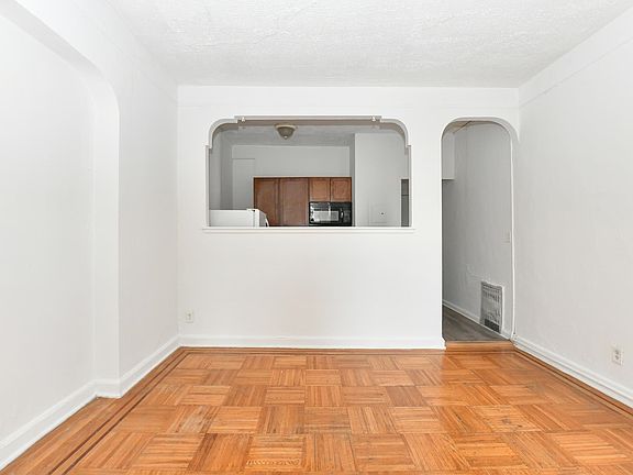 2nd image of 410 Washington St APT 15