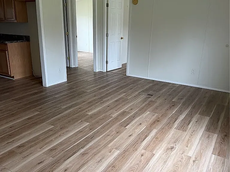 406 Harbour Ln — Photo 9