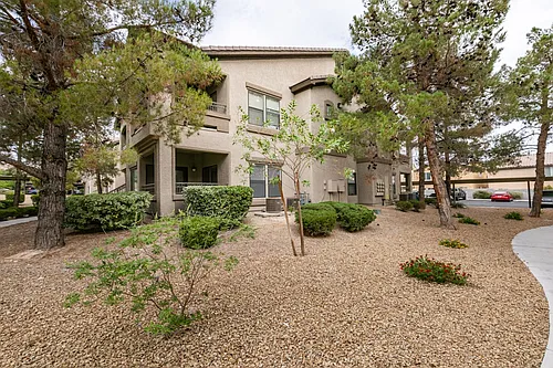 8250 N Grand Canyon Dr Photo 1