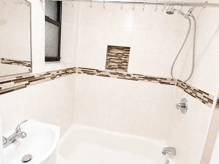 115 Grafton Ave #3 — Photo 4