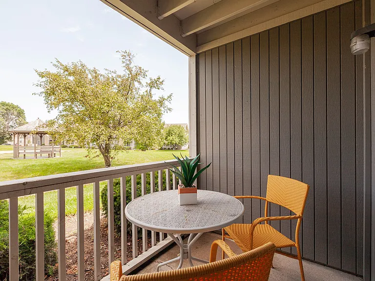 The Reserve At Barry Apartments — Photo 11
