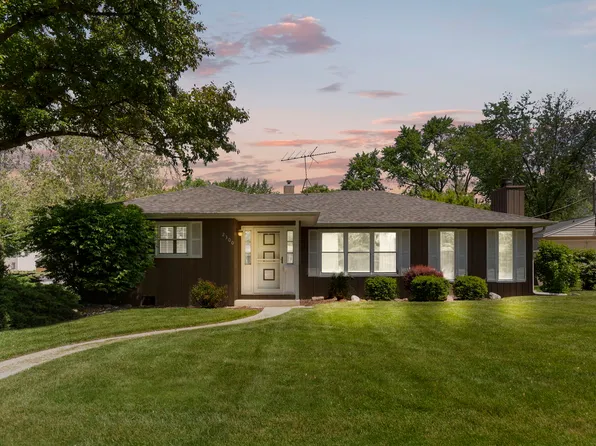 2300 Grouse Ln, Rolling Meadows, IL 60008