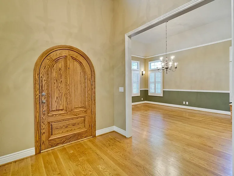 1150 Meredith Ave — Photo 8