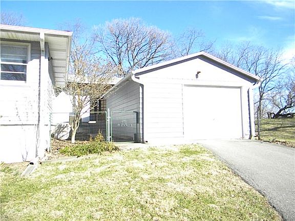 5th image of 625 S 76th St