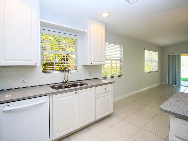 10882 SW Dardanelle Dr — Photo 21