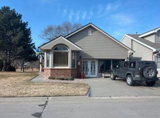 4921 S 69th St, Lincoln, NE 68516