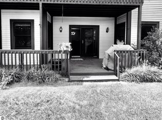 249 Wildwood Dr, Cadillac, MI 49601