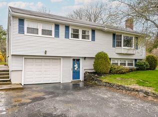 31 Vernon Road, Cape Elizabeth, ME 04107