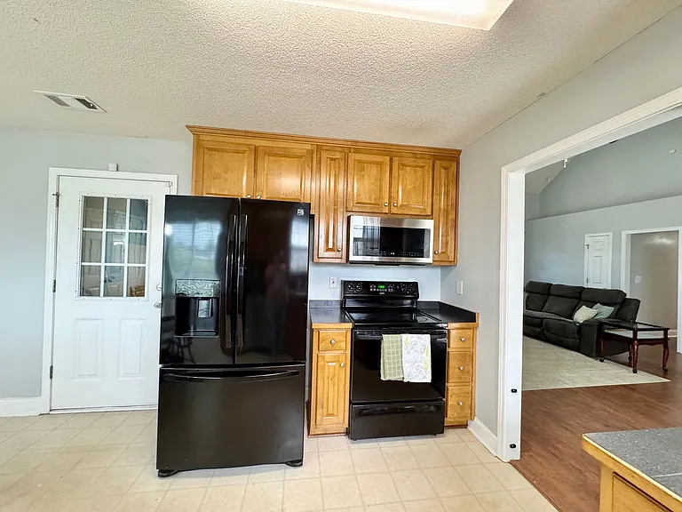 508 Covington Cv — Photo 11
