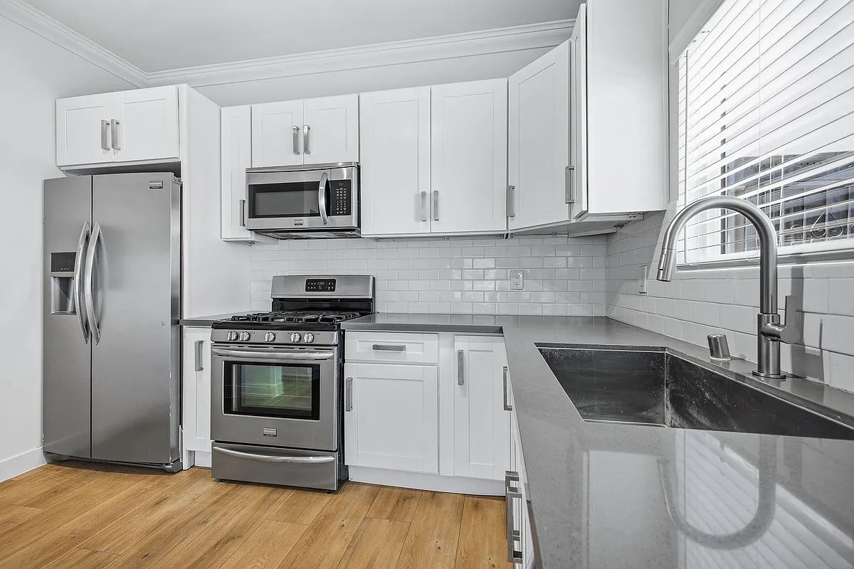 Building Photo - 911 1/2 S Kenmore Ave #3/4