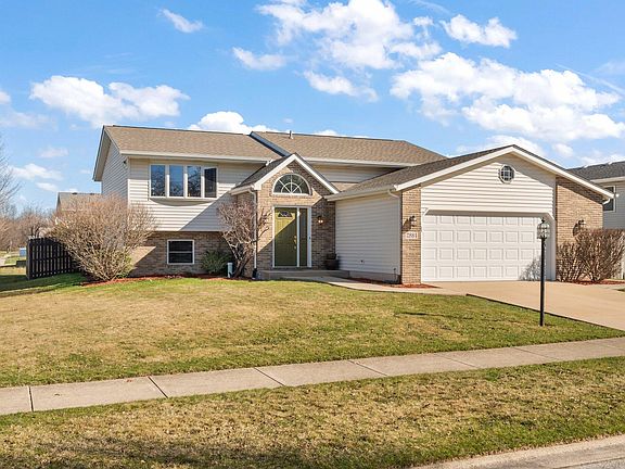 2nd image of 2884 Barberry Dr