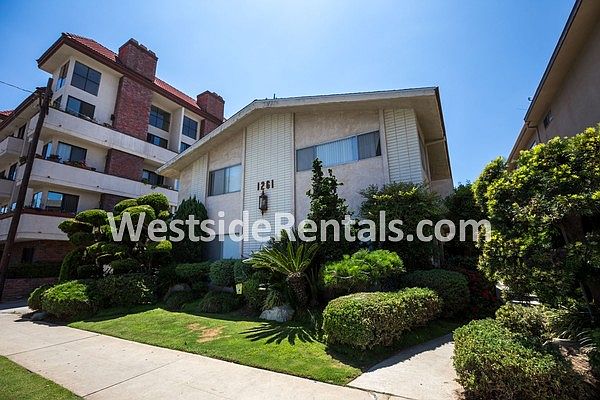 1st image of 1261 Granville Ave APT 3