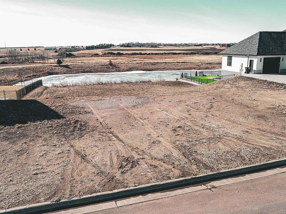 1st image of 301 S Waterside Cir