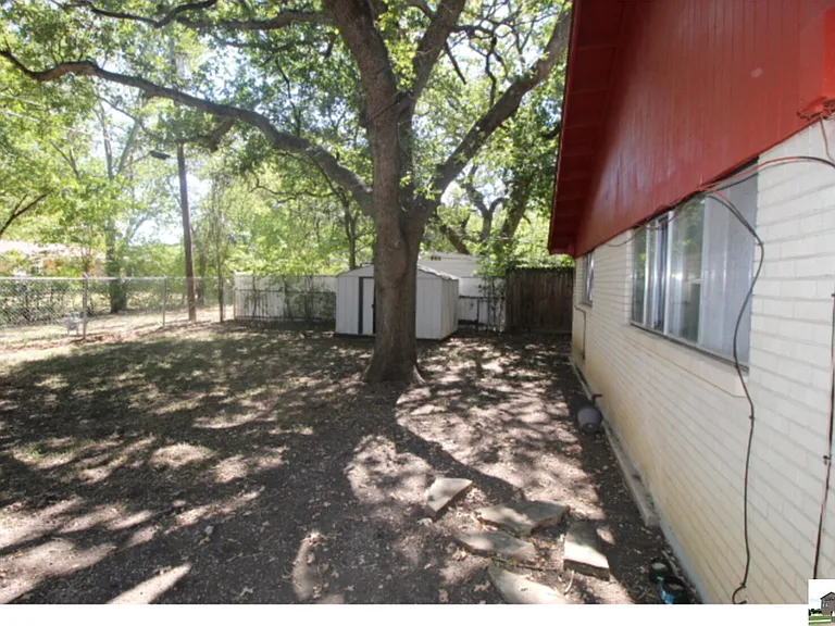 409 Oak St — Photo 38