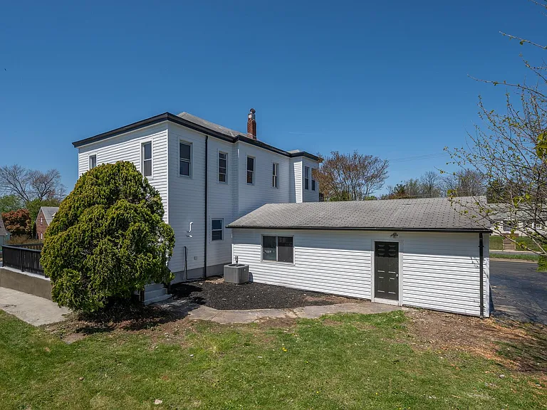 4201 E West Hwy — Photo 37