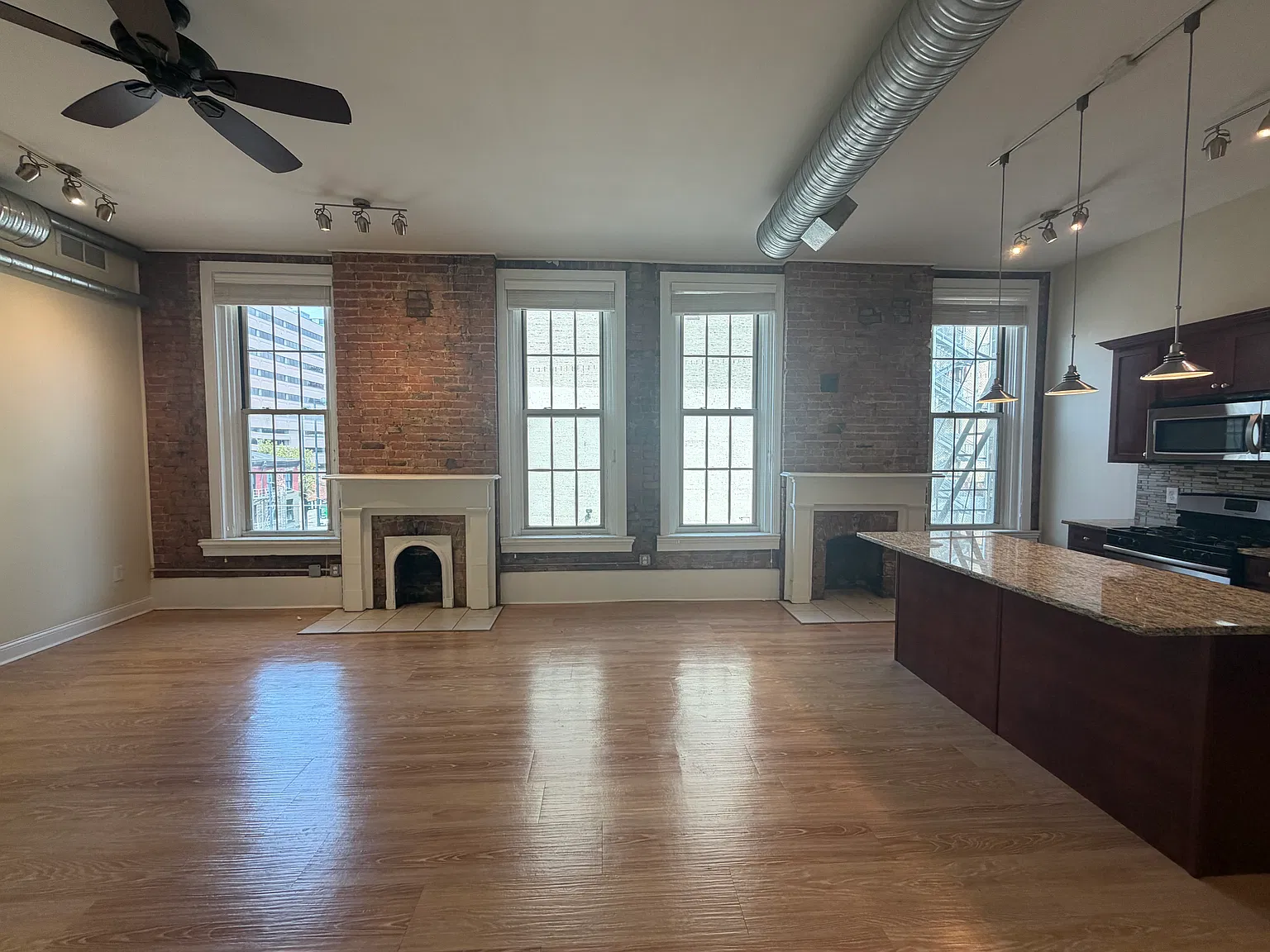 2 bed, 950 sqft, $1,900 — Photo 3
