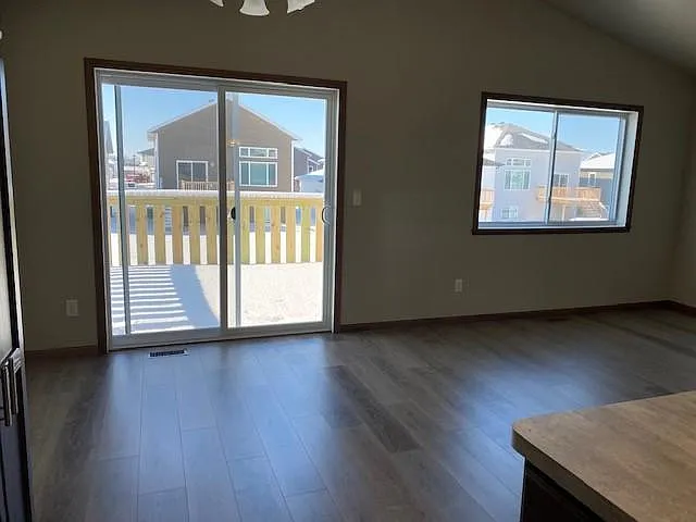3 bed, 1790 sqft, $2,150 — Photo 2