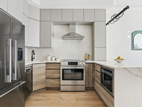 2nd image of 1251 Pacific St #3
