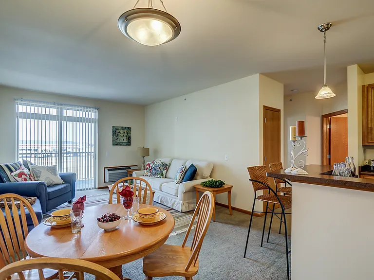 Grant- Dining Area