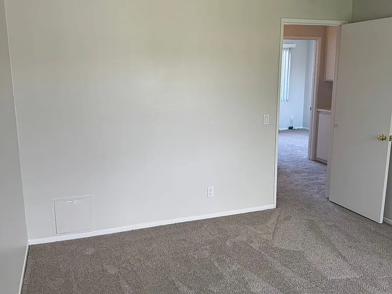 1236 Devonshire Ln — Photo 31