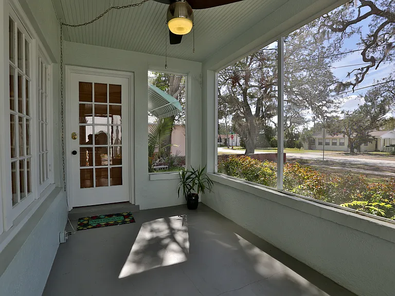 313 Daytona Ave — Photo 4