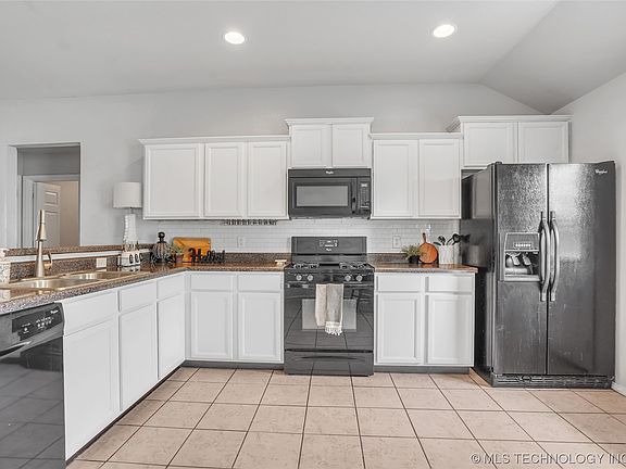 5th image of 9351 S 255th East Ave