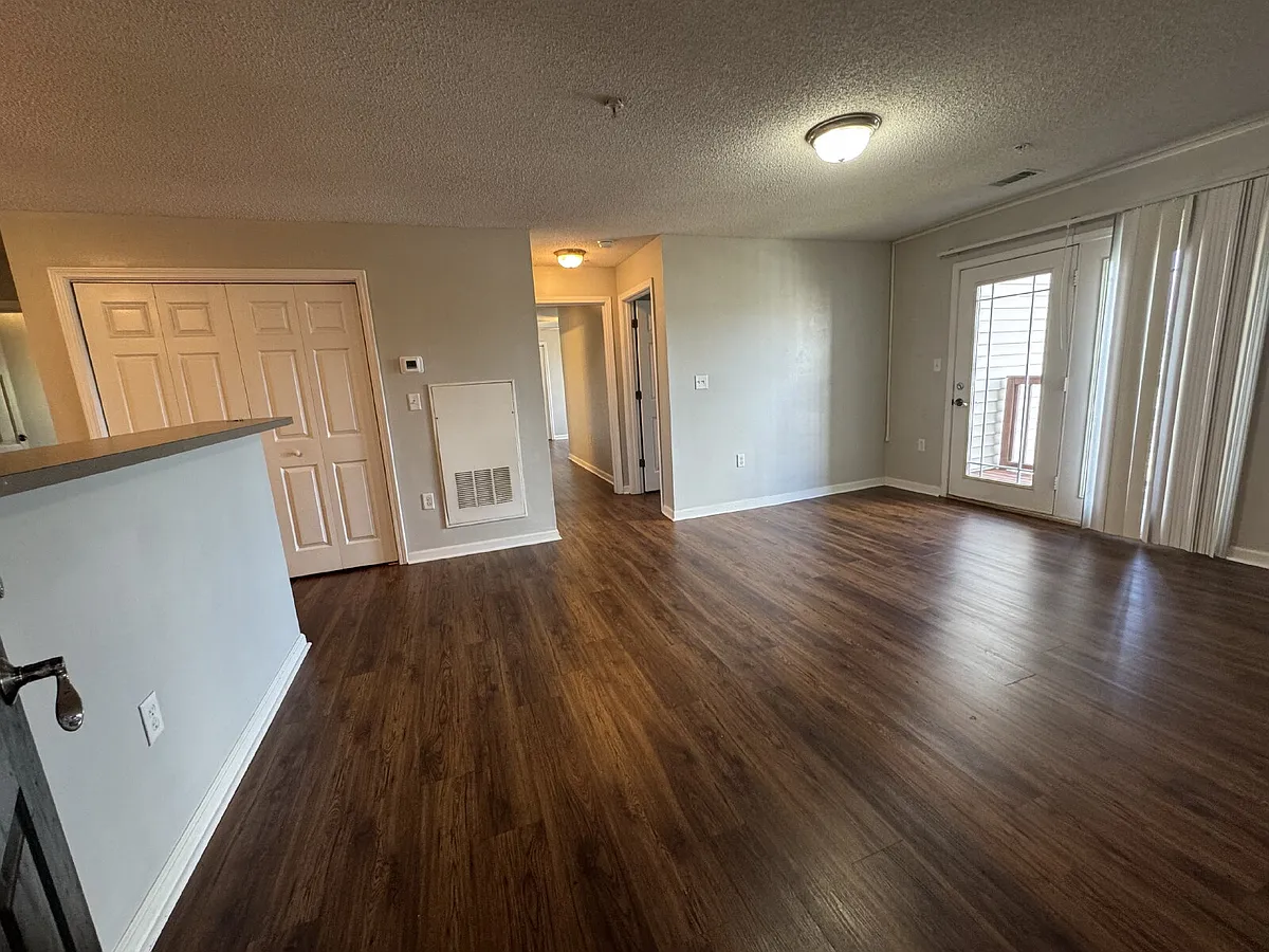 Building Photo - 1123 Harts Ridge Dr
