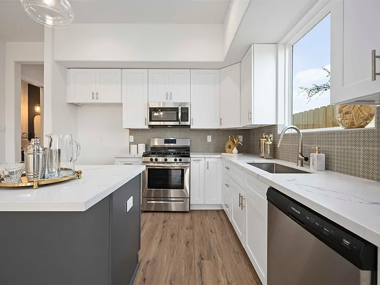 3504 Caplin St #B — Photo 6
