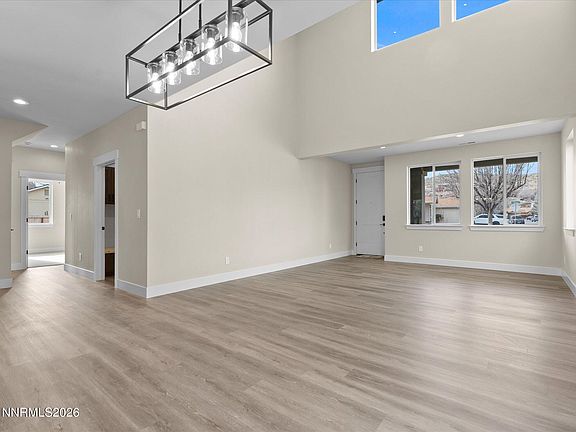 5th image of 3592 Oakridge Dr