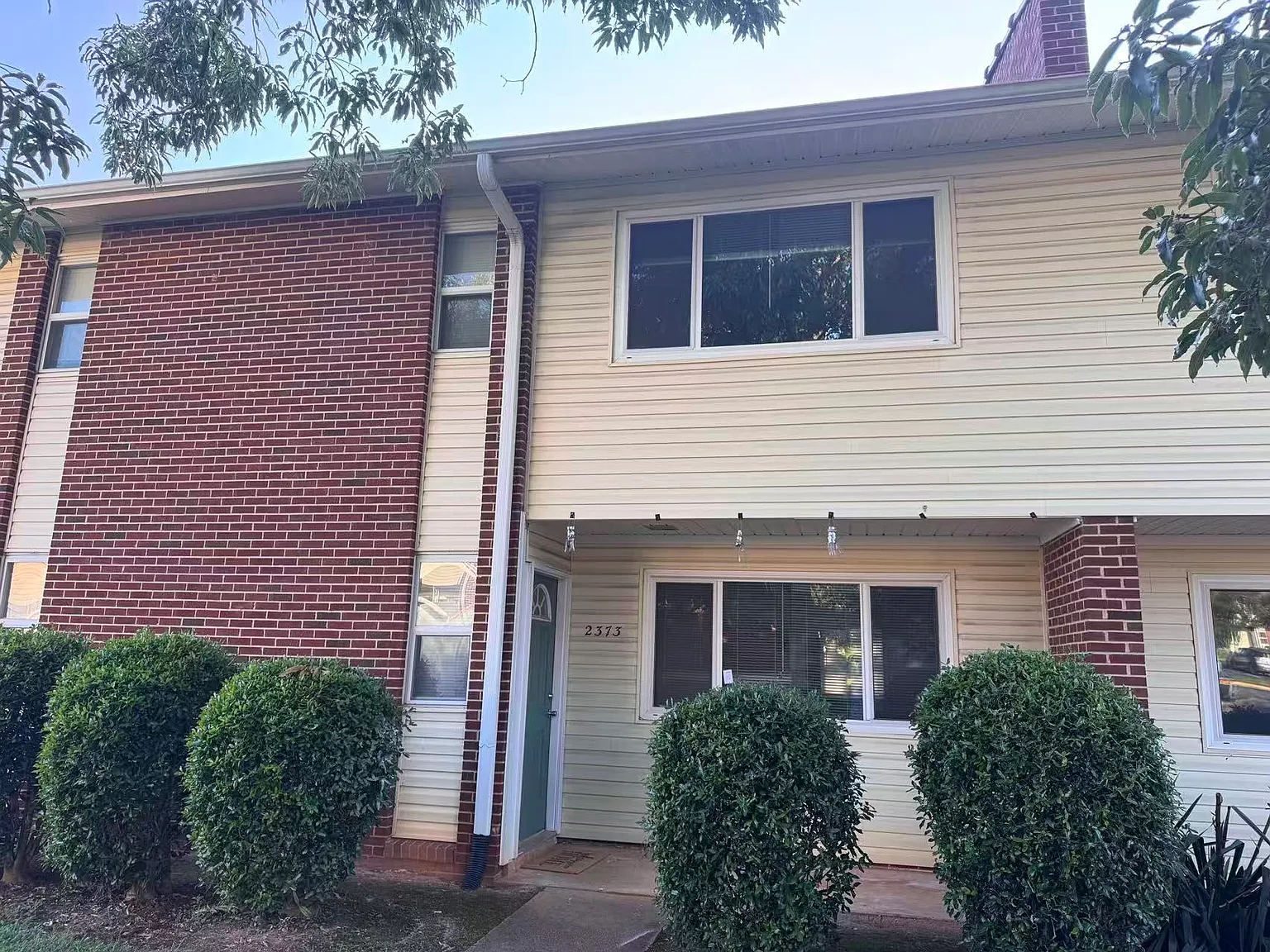 2 bed, 2.5 bath, 1288 sqft, $1,200 — Photo 1