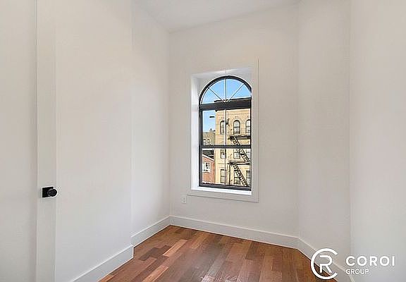 3rd image of 996 Putnam Ave #3B