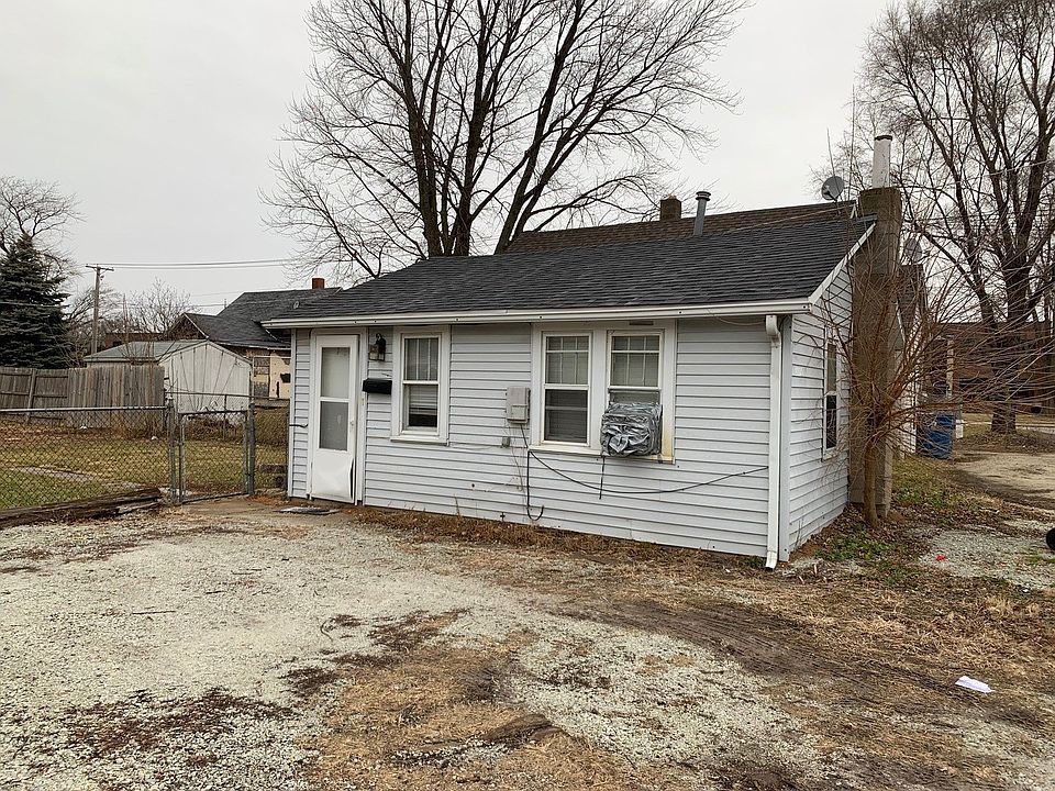 2nd image of 472 N Prairie Ave