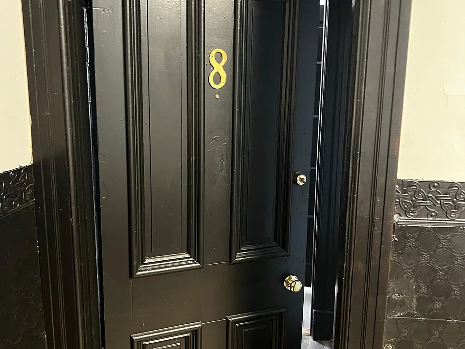 12 W 7th St #8