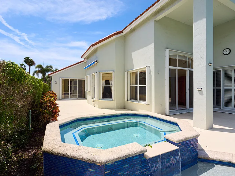 8282 Spyglass Dr — Photo 32