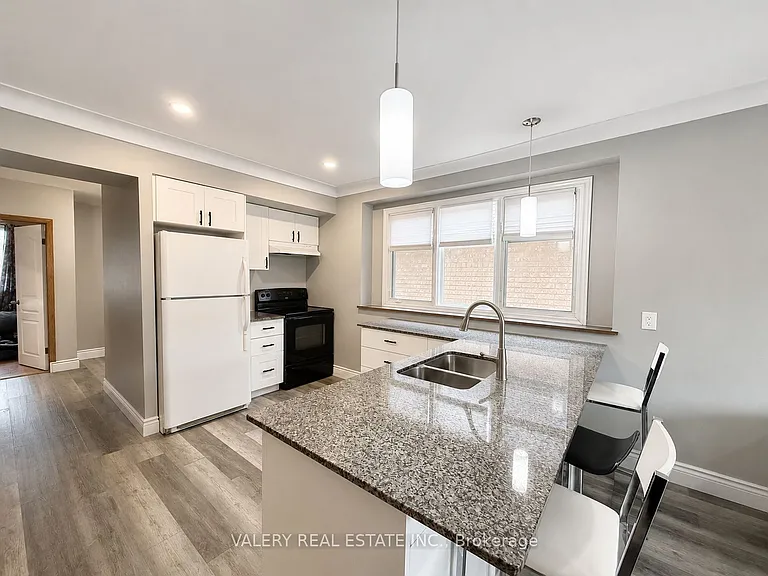 1102 Langlois Ave — Photo 3