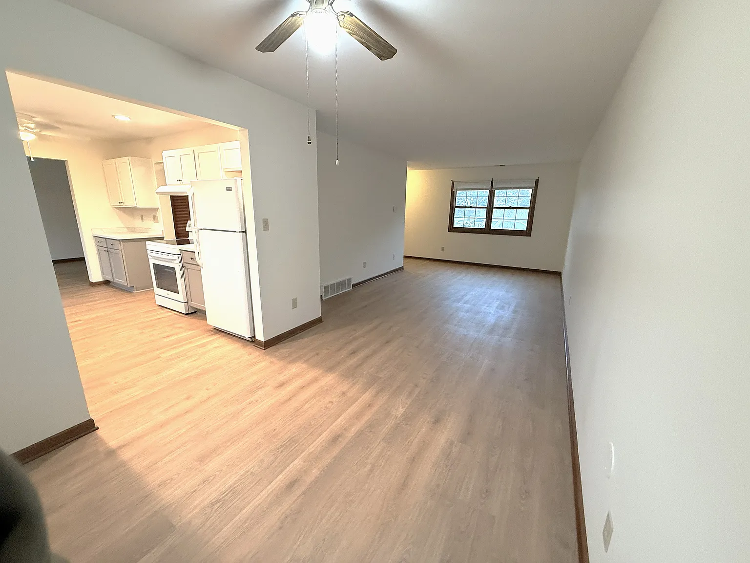 3 bed, 1.5 bath, 1600 sqft, $2,000 — Photo 3