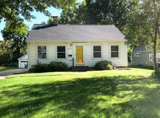 435 Derbyshire Rd, Waterloo, IA 50701