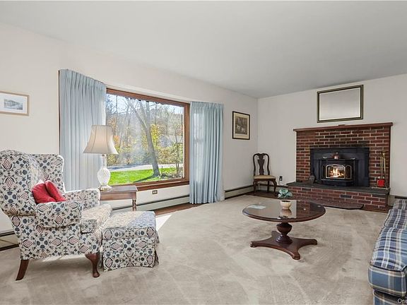 3rd image of 27 Lakeside Dr