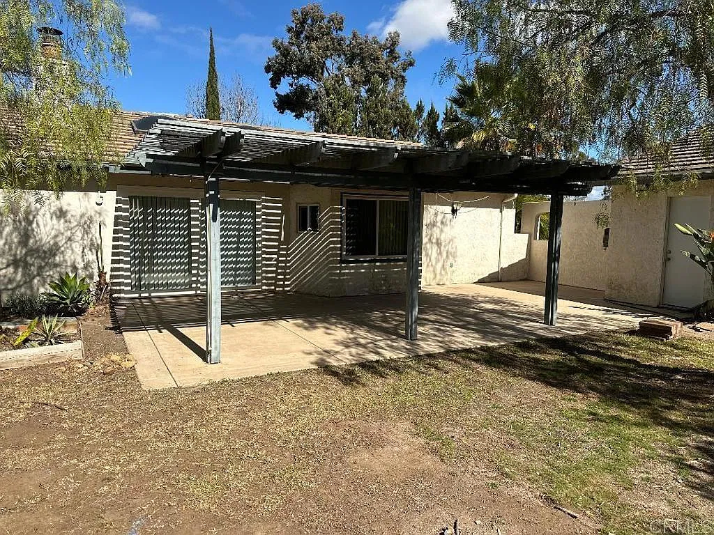 3 bed, 1625 sqft, $3,995 — Photo 3