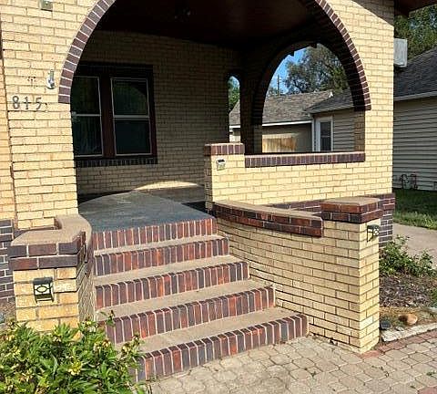 3rd image of 815 Bragdon Ave